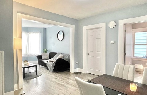Walkerville Apartment | City Living Perfected: Spacious 1-Bedroom haven 5 min from the Riverside!
