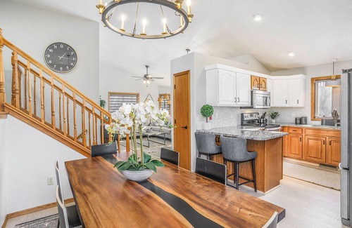 Sioux Falls House | City Lodge -Beautiful 10 Person Home Near the Mall