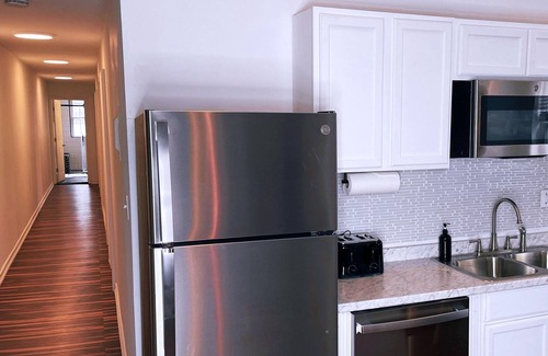 Central Business District Apartment | City Luxury @ Smart Pricing + Parking + Family-Friendly