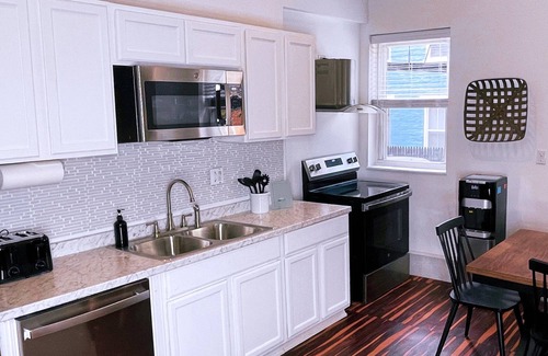 Central Business District Apartment | City Luxury @ Smart Pricing + Parking + Family-Friendly
