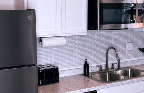 Central Business District Apartment | City Luxury @ Smart Pricing + Parking + Family-Friendly