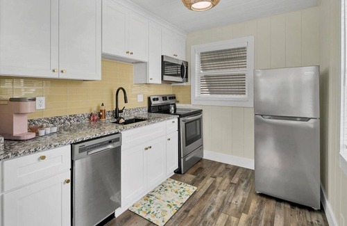 Safety Harbor House | City Meets Coast 2BR Haven + Quick Wi-Fi