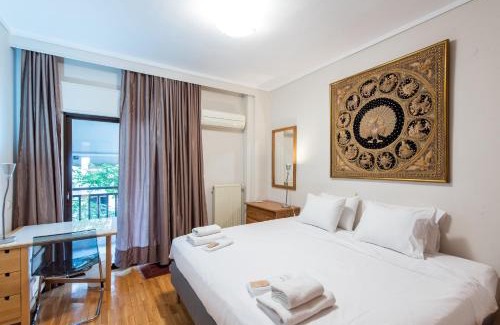 Thessaloniki City Centre Apartment | City Moon Seafront 3-Bedroom Apt by halu!