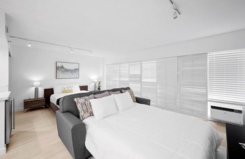 Waikiki Condo | City-MT Views Condo at Ilikai Hotel w/Full Kitchen & Great Building Amenities