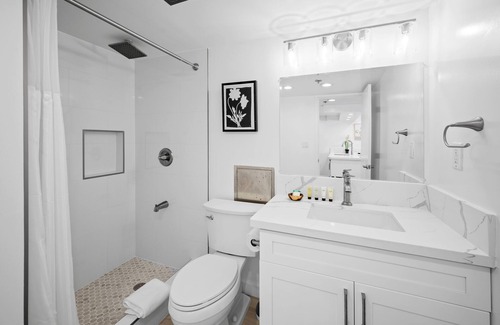 Waikiki Condo | City-MT Views Condo at Ilikai Hotel w/Full Kitchen & Great Building Amenities