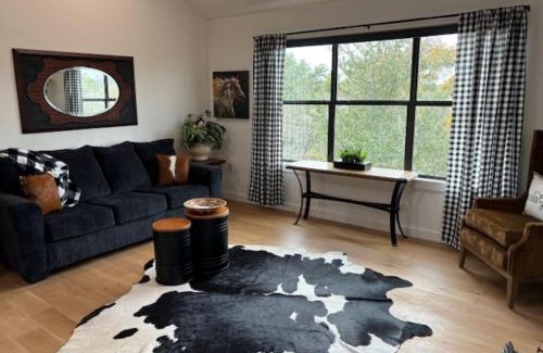 Fredericksburg Bed & Breakfast | City on a Hill at Spring Creek
