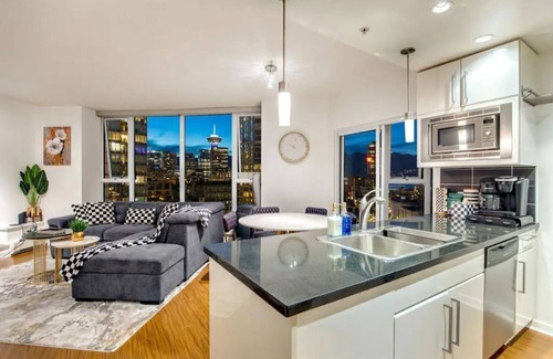 Crosstown Apartment | City Outside, Serenity Inside! Walk to Attractions | Parking | Gym| Pool & Sauna