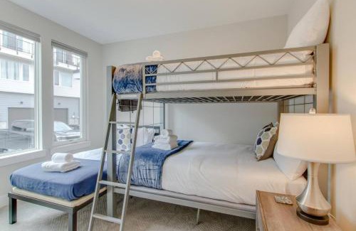 Katie Hill Neighborhood House | City Overlook Luxury Amenities Minutes to Downtown