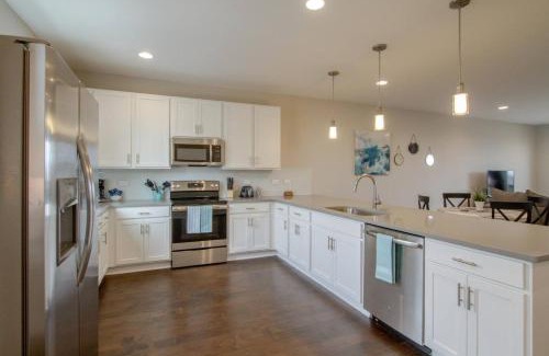 Katie Hill Neighborhood House | City Overlook Luxury Amenities Minutes to Downtown