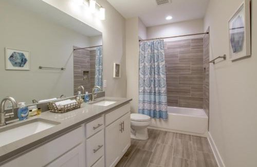 Katie Hill Neighborhood House | City Overlook Luxury Amenities Minutes to Downtown