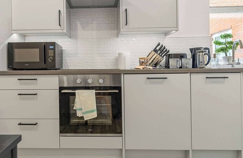 Exeter Apartment | City Pulse Studio - Short Stays UK