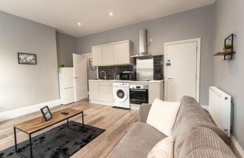 Saint Paul's Apartment | City Rd B - Central Location Long Stay by ShortStayUK