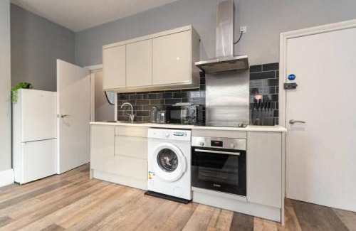 Saint Paul's Apartment | City Rd B - Central Location Long Stay by ShortStayUK