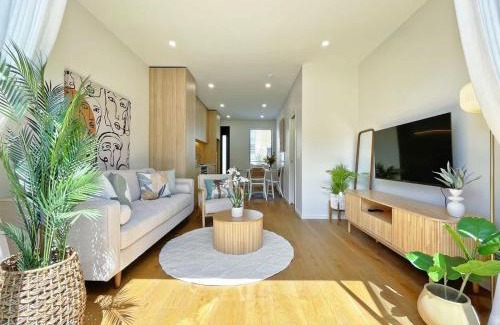 Grey Lynn House | City Serenity 2BR Townhouse vs AC Backyard & Parking