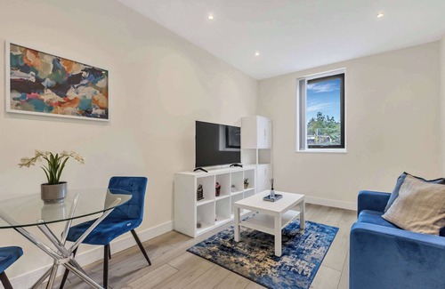 Cheam Apartment | City Service Lets - Cheam Gem: 2-Bed Flat Near London