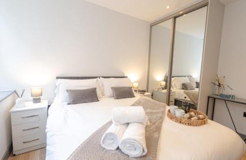 West Finchley Apartment | City Snug, Cozy 1BR London Flat Sleeps 4