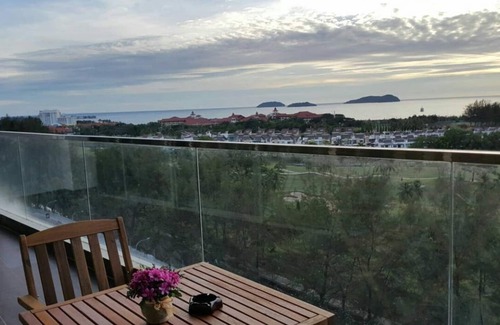 Downtown Kota Kinabalu Apartment | City Sunset Seaview 4 Bedroom Condo
