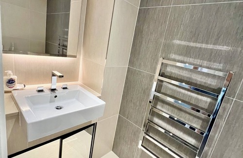 Tower Hill Apartment | City & View 2 bedroom 3 bathroom apartment 5 min from tube