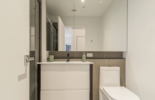 Downtown Montreal Apartment | City View Apartment with Free Parking in the Heart of Montreal