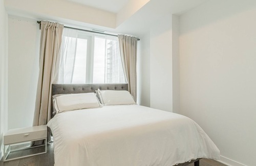 Downtown Montreal Apartment | City View Apartment with Free Parking in the Heart of Montreal