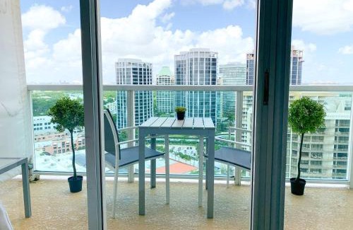 Coconut Grove House | City View Balcony steps from Restaurants, Peacock Park & Marina