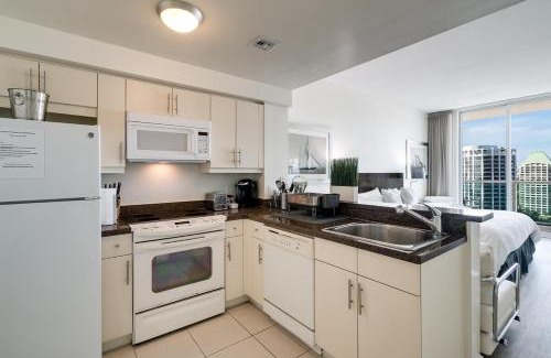 Coconut Grove House | City View Balcony steps from Restaurants, Peacock Park & Marina