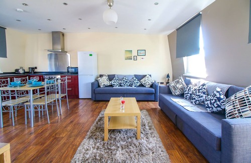 Spitalfields Apartment | City view flat at Liverpool st Brick Ln