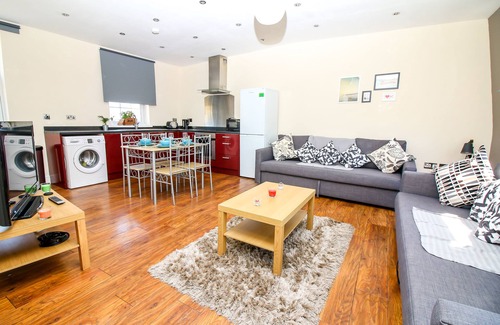 Spitalfields Apartment | City view flat at Liverpool st Brick Ln