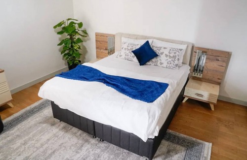 Bomonti Apartment | City View Haven: Balcony Apartment in Şişli, Istanbul