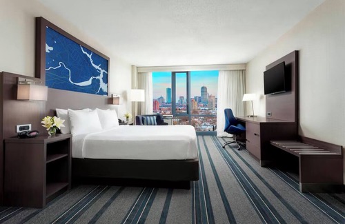 Cambridgeport Hotel | City View King Room at Courtyard Boston Cambridge - Minutes to Downtown Boston