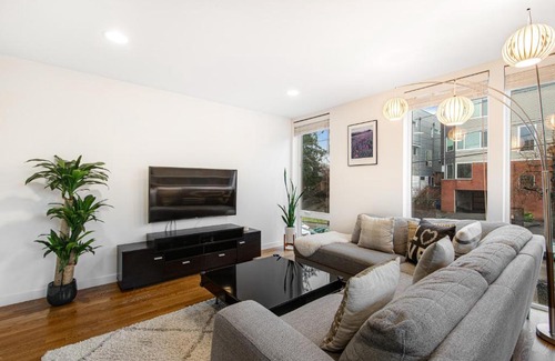 Fremont House | City-View Modern