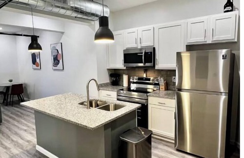 Downtown Columbus Apartment | City View Suite perfect location Downtown Columbus with parking!