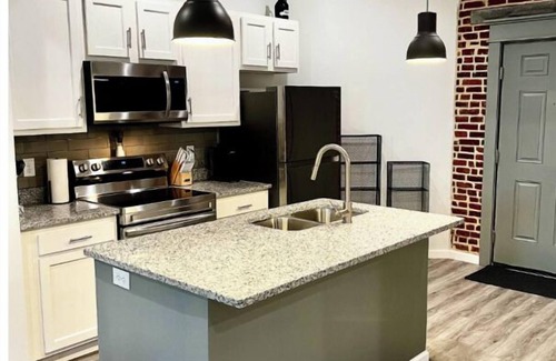 Downtown Columbus Apartment | City View Suite perfect location Downtown Columbus with parking!