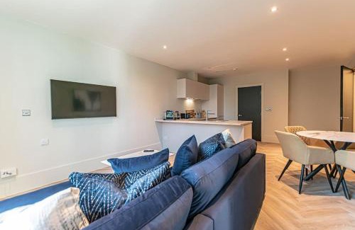 The Docks Apartment | City View with Balcony