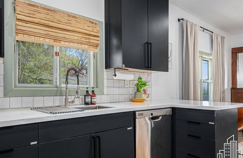 John Ball Park House | City Views at Downtown Overlook 2BR Retreat