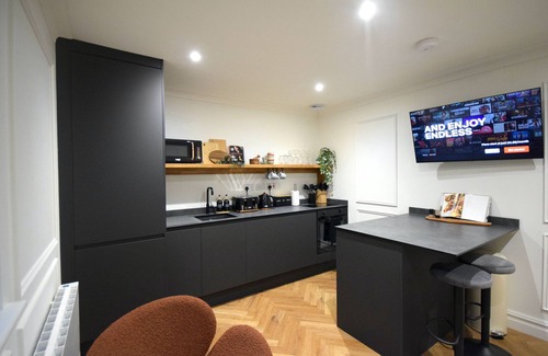 Northern Quarter House | CITYeSCAPE - 1BR, Sofa Bed, Balcony, Window Shower