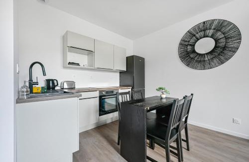 Evreux Apartment | CityLodge Evreux - Spacieux 40m2 1 ch Parking WiFi - Proche Centre & Gare