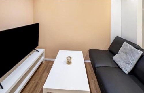 Waldau Apartment | CityLoft Kassel 1 - Zentrale Unterkunft für Gruppen bis 7 Personen - Parkplatz - Netflix
