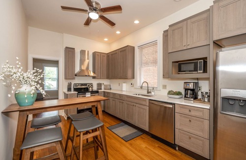 Mount Adams House | Cityscape Escape | Local Eateries