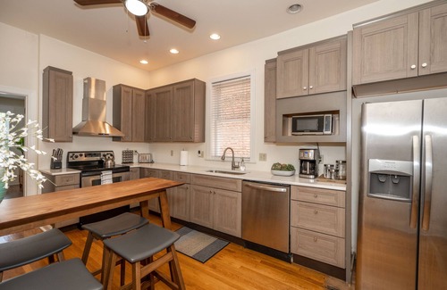 Mount Adams House | Cityscape Escape | Local Eateries