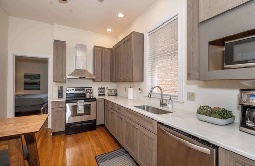 Mount Adams House | Cityscape Escape | Local Eateries