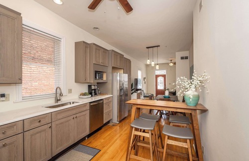 Mount Adams House | Cityscape Escape | Local Eateries