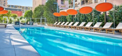 Bunker Hill Apartment | Cityscape Luxury High-Rise 1-Bedroom