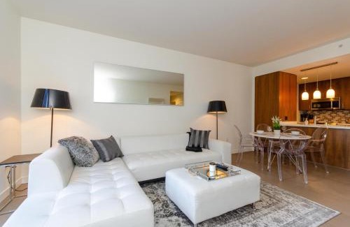 Bunker Hill Apartment | Cityscape Luxury High-Rise 1-Bedroom