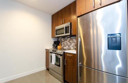 Bunker Hill Apartment | Cityscape Luxury High-Rise 1-Bedroom