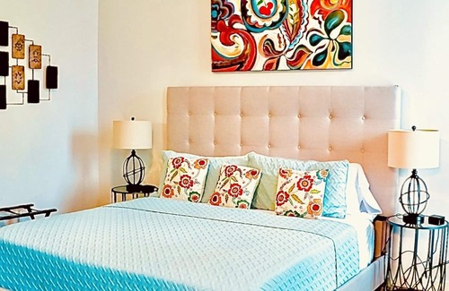 Downtown Chattanooga Apartment | Cityscape2-City hoppers-King Bed