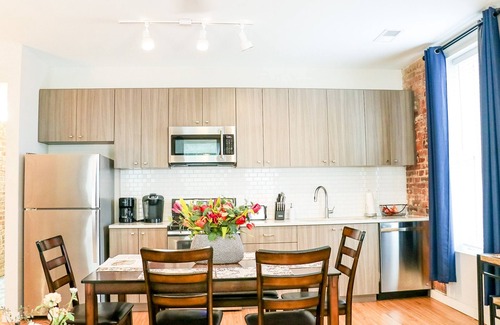 Downtown Chattanooga Apartment | Cityscape2-City hoppers-King Bed