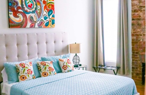 Downtown Chattanooga Apartment | Cityscape2-City hoppers-King Bed