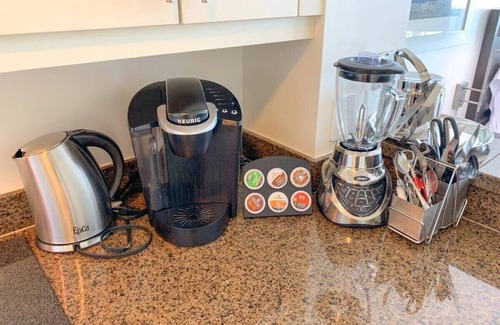 Coconut Grove Condo | CityView Balcony Pool& Hottub. Wi-Fi. Full Kitchen