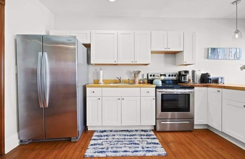 Ellsworth Apartment | CityView on Main! New-Apartment!